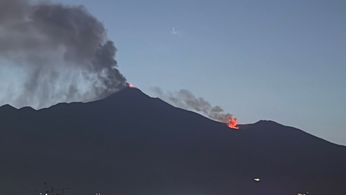 ULTIM’ORA – Etna, si apre una nuova frattura eruttiva: tremore alto e attività visibile nell’area sommitale - 