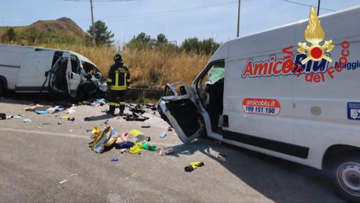 Incidente di ieri sulla SP4 tra Piazza Armerina e Valguarnera: morti una 45enne di Catania e un 44enne di Palermo - 
