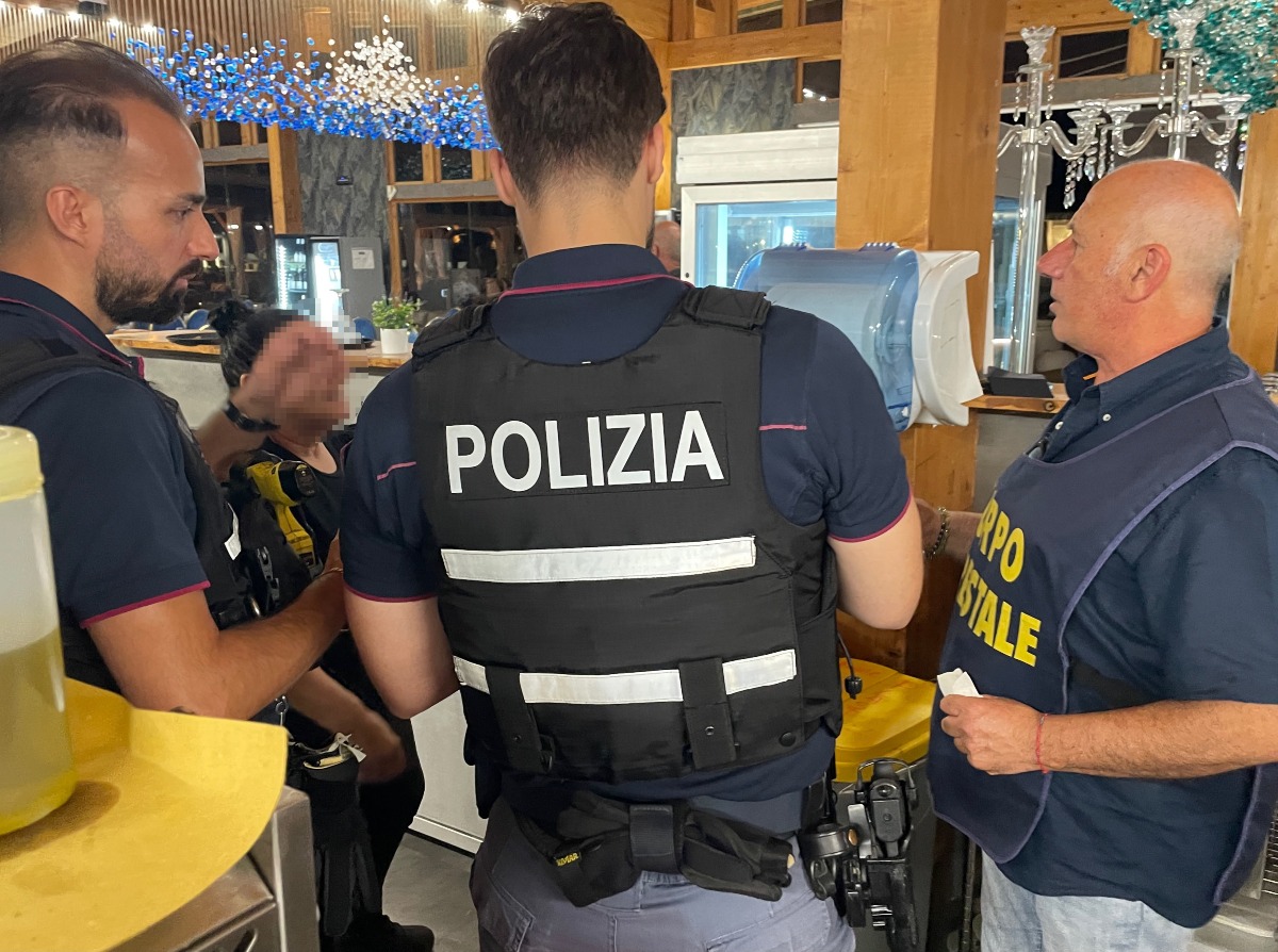 Catania, blitz in due lidi di viale Kennedy: cibo senza tracciabilità, lavoratore in nero e multe per 24mila euro - 