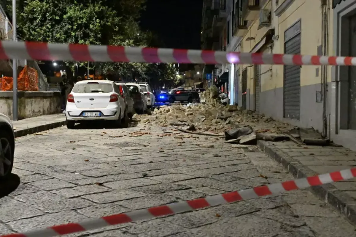 AGGIORNAMENTO –  Campi Flegrei, notte di paura dopo il terremoto 4.7: 21 feriti, frane e famiglie fuori casa - 
