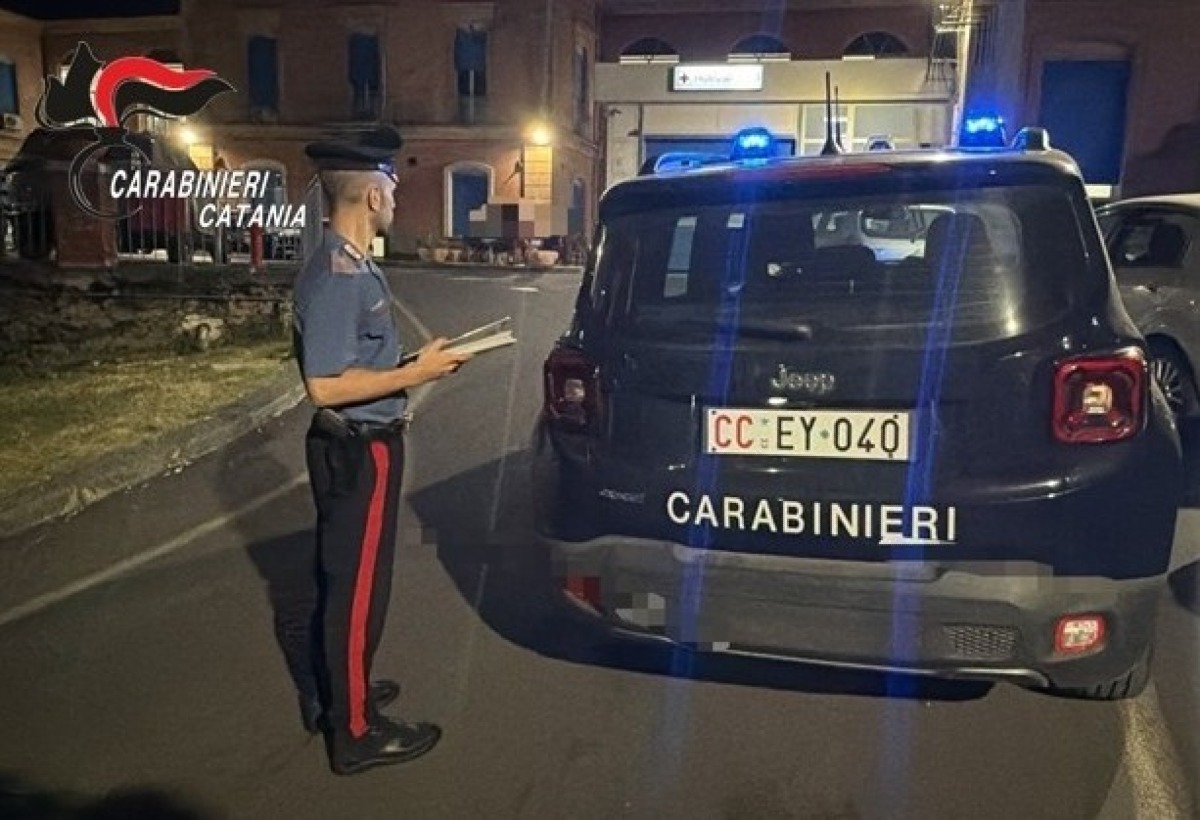 Bronte, rissa choc in piazza: spunta un coltello, due feriti e quattro denunciati - 