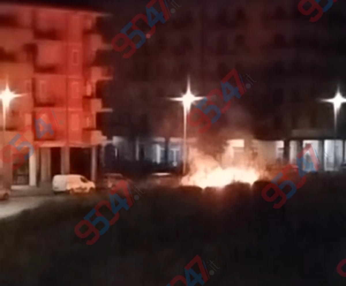 Paternò, incendio di sterpaglie nella notte in via delle Scienze - 