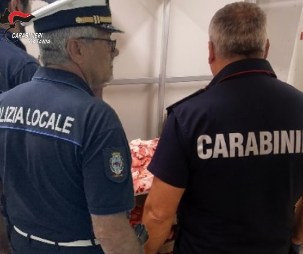 Catania, macelleria aperta nonostante l'ordine di chiusura: Carabinieri la sequestrano, titolare denunciato - 