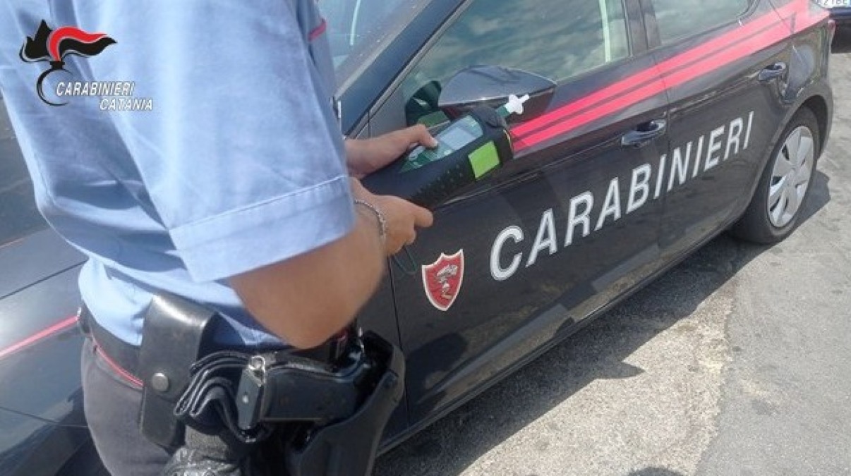 Randazzo, si schianta con l'auto e rifiuta alcol e droga test: denunciato un 55enne - 