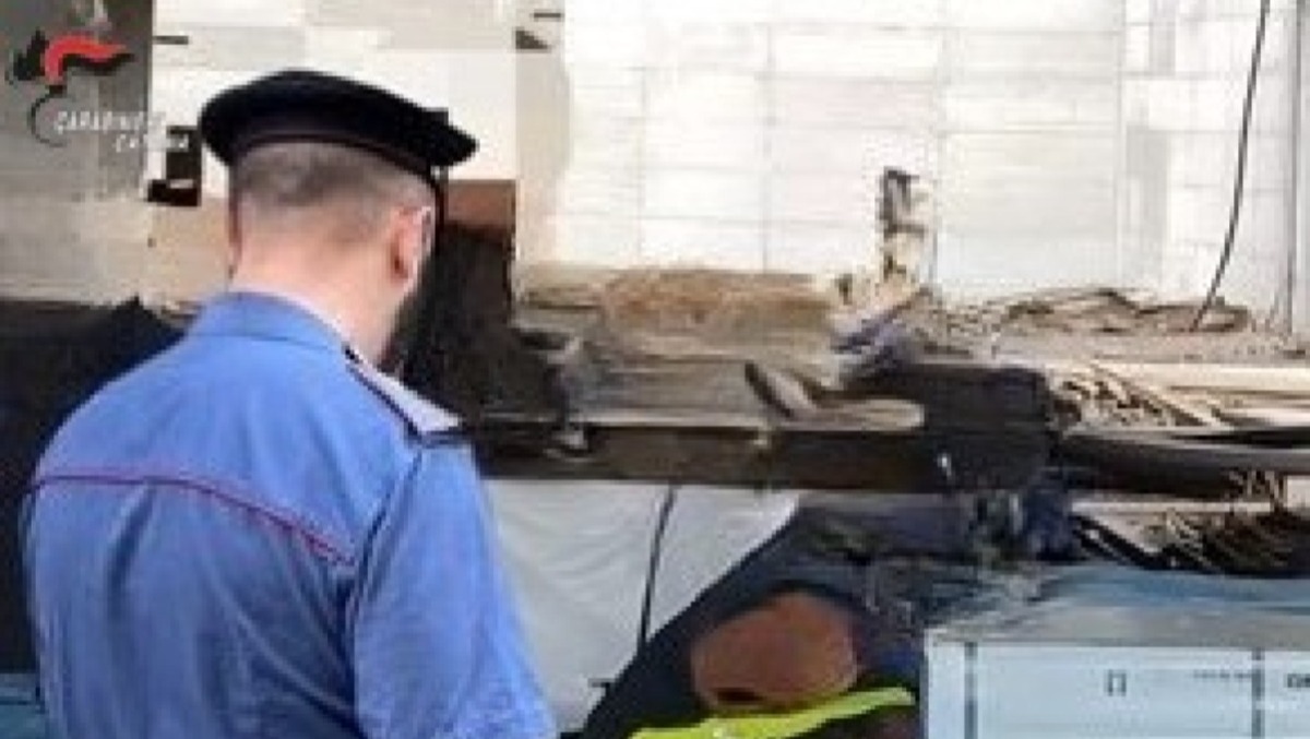 Grammichele, furto in un cantiere: blitz dei Carabinieri, recuperata parte della refurtiva nelle case di due indagati - 