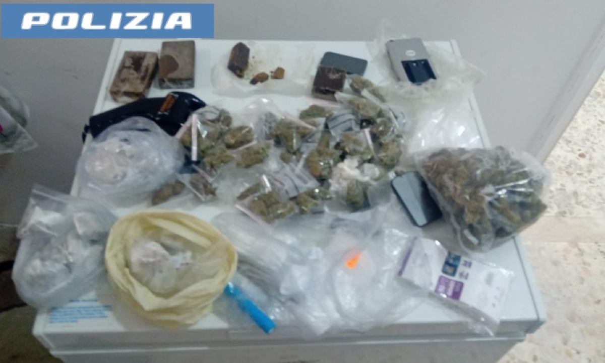 Catania, droga nascosta tra frigo e borsa termica: arrestati un 39enne e una 58enne, sequestrati hashish e marijuana - 