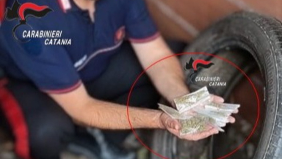 🔴 BELPASSO, ARRESTATO 18ENNE: TROVATE UNA TRENTINA DI DOSI DI MARIJUANA - 