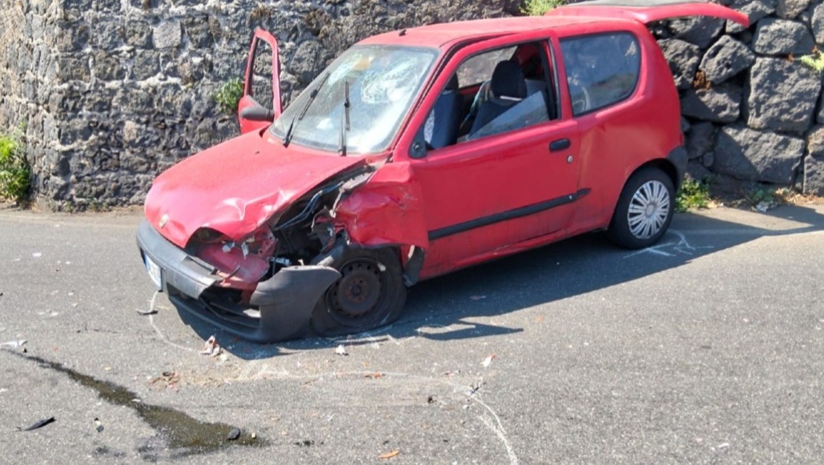 Acireale, grave incidente ieri sulla Provinciale per Riposto: tre feriti, uno è in prognosi riservata - 