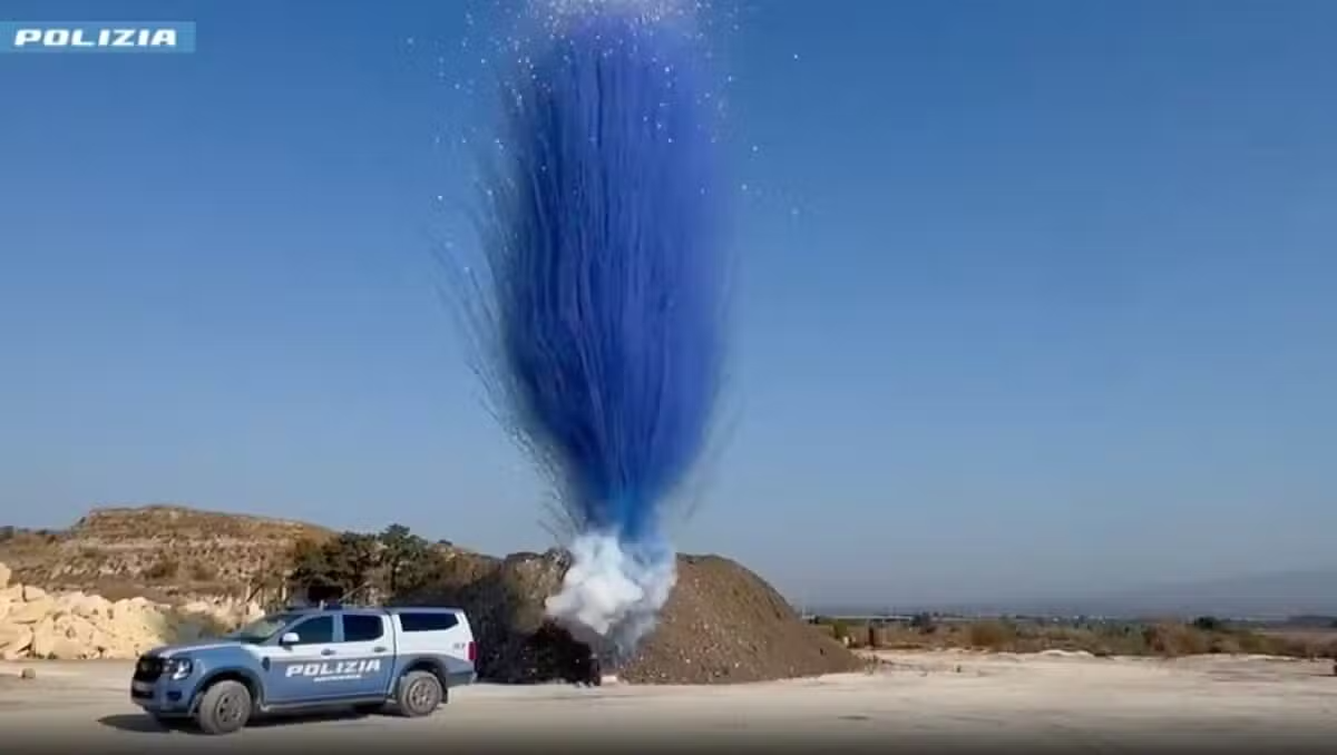 Catania, maxi sequestro di fuochi d’artificio: 85 chili e 450 pezzi trovati in un hub di spedizione - 