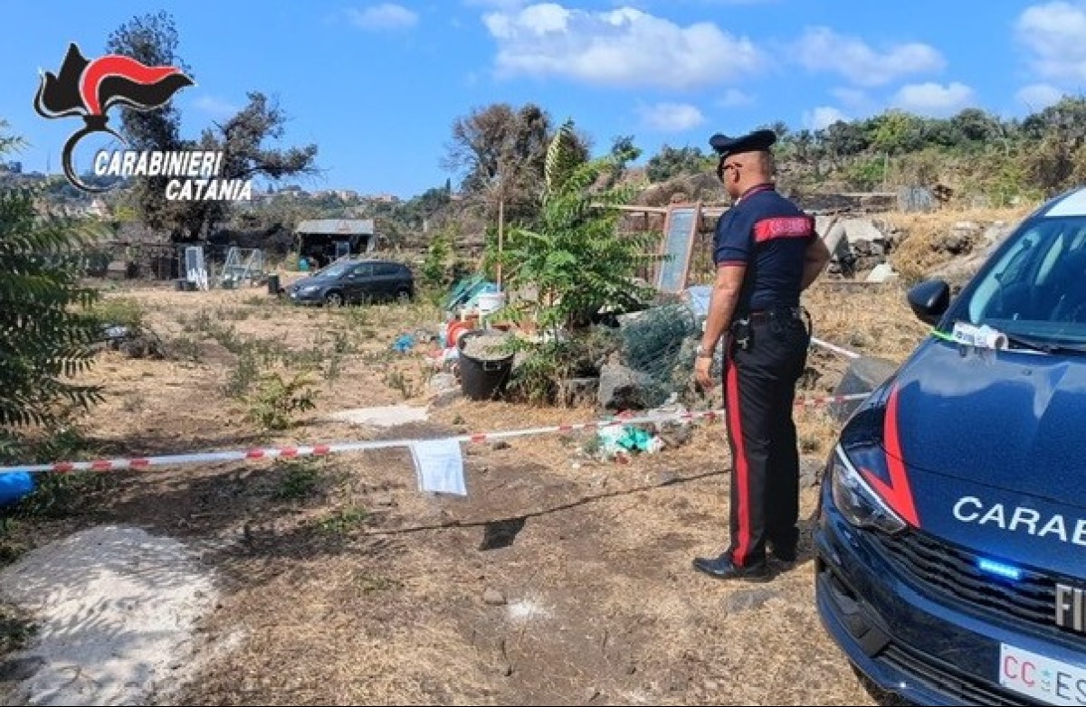 SAN GREGORIO, TERRENO TRASFORMATO IN DISCARICA ABUSIVA: TROVATE ANCHE BOMBOLE DI GPL, DENUNCIATO 25ENNE - 