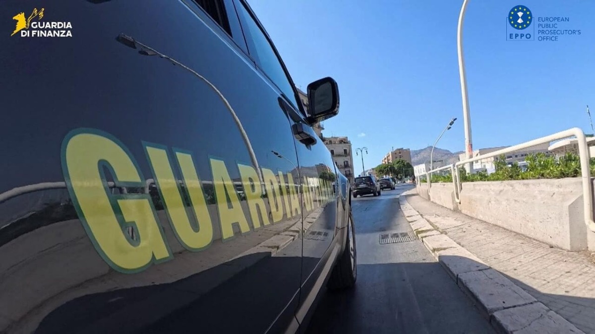PALERMITANO, BLITZ DELLA FINANZA NELLE SCUOLE PARITARIE: “STIPENDI PAGATI E POI RESTITUITI” PER OLTRE 150 LAVORATORI - 