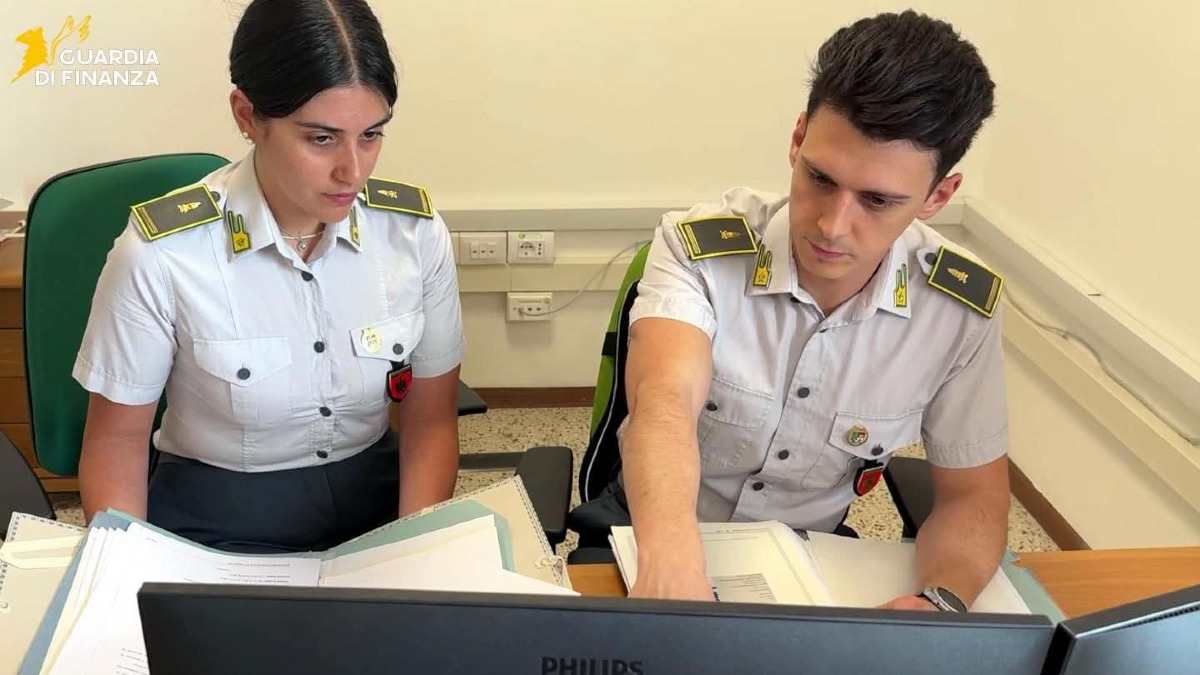 Controlli della Guardia di Finanza tra Plaia, Aci Castello, Santa Tecla, Mascalucia, Nicolosi e Belpasso: 45 lavoratori in nero e 22 irregolari - 