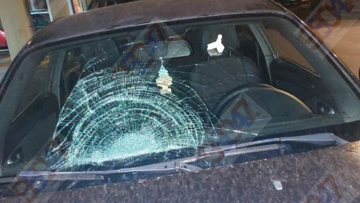 Paternò, acqua lanciata dall’alto contro un’auto in viale dei Platani: parabrezza distrutto, tanta paura - 
