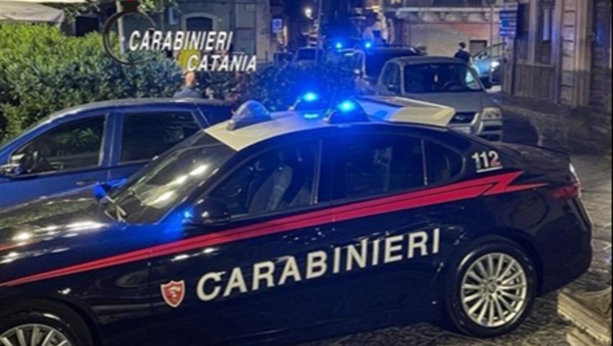 Paternò, cede cocaina per 10 euro: arrestato 42enne, denunciato un 43enne con un coltello - 
