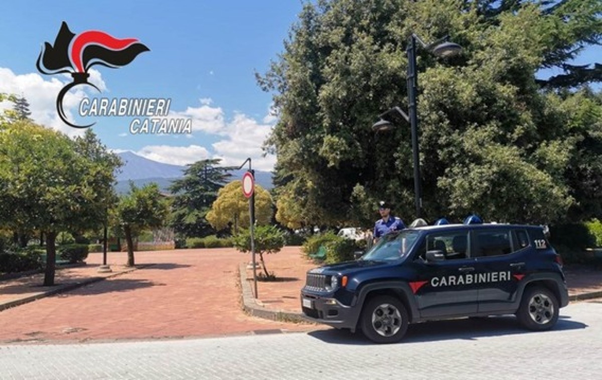 Linguaglossa, fermato senza patente e assicurazione: insulta e minaccia i Carabinieri - 