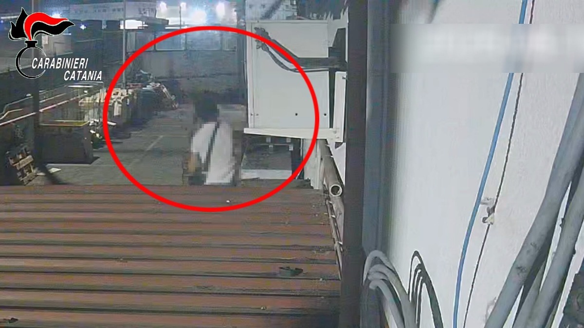 Catania, ruba in un supermercato ma dimentica il cellulare sul posto: denunciato 39enne - 