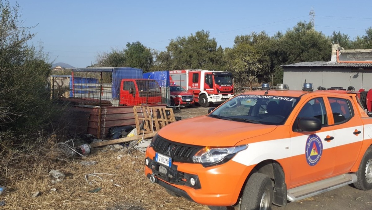 Incendio in contrada Giaconia;  animali messi in salvo, sul posto Vigili del Fuoco e ANPAS - 