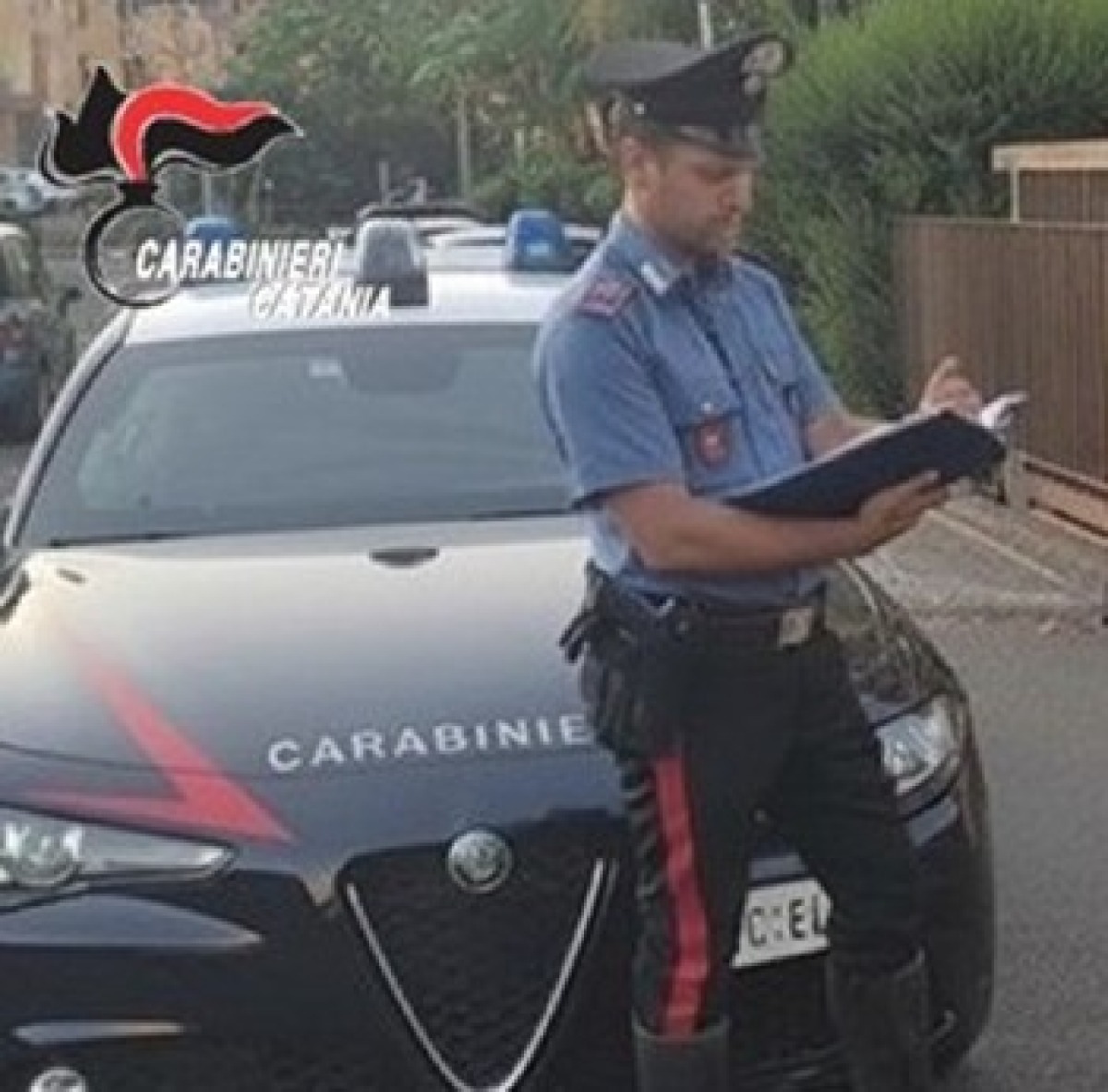 Catania, minaccia e aggredisce l’ex compagno: 42enne denunciata per estorsione e danneggiamenti - 