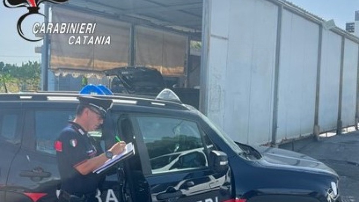 Adrano, blitz dei Carabinieri in un autolavaggio: scatta il sequestro per scarichi e lavoro irregolare - 
