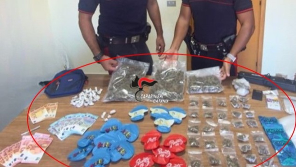Incidente con lo scooter, l’atteggiamento insospettisce i Carabinieri: arrestato 25enne, oltre 1 kg di droga tra scooter e casa - 