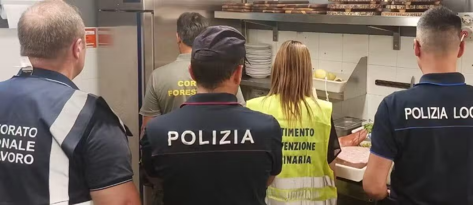Ristorante vicino piazza Verga: 5 in nero, uno fugge dalla finestra, 77 kg di pesce distrutti e 50mila euro di multe - 