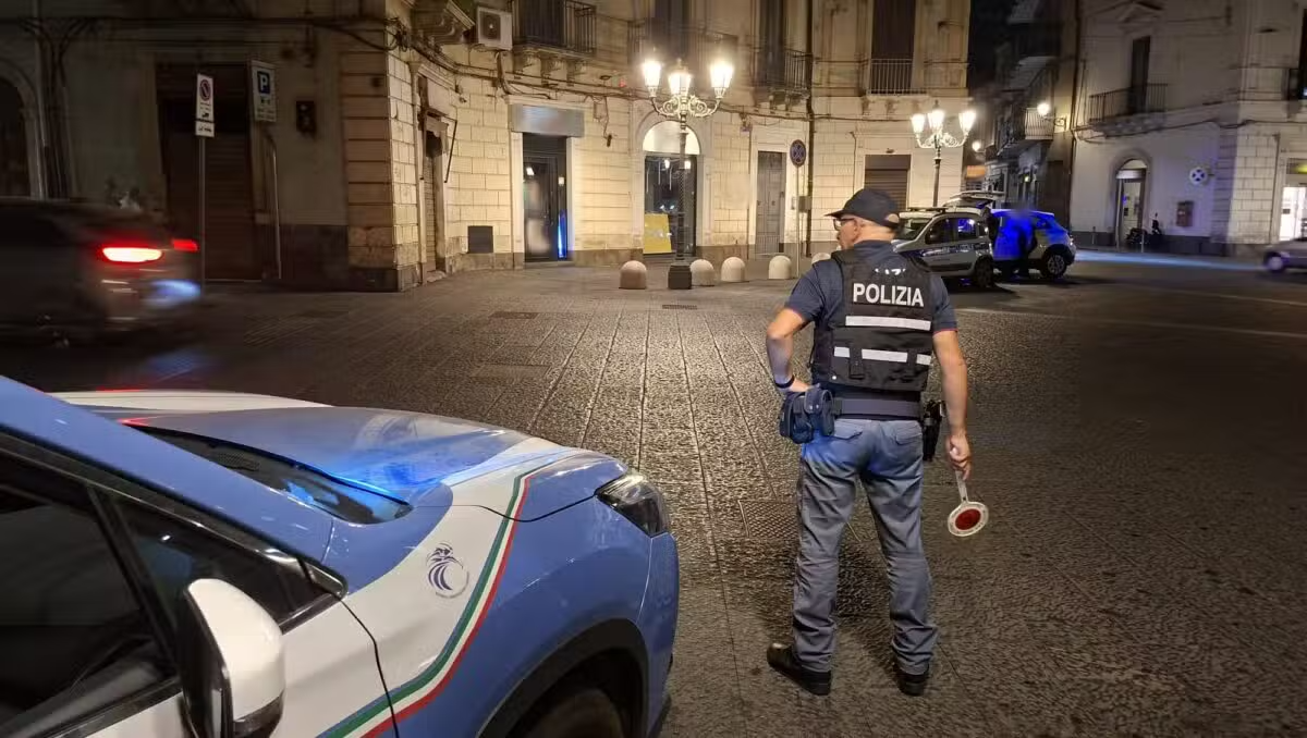 Paternò, controlli straordinari della Polizia: 7.265 euro di multe, auto sequestrate e un automobilista senza patente - 