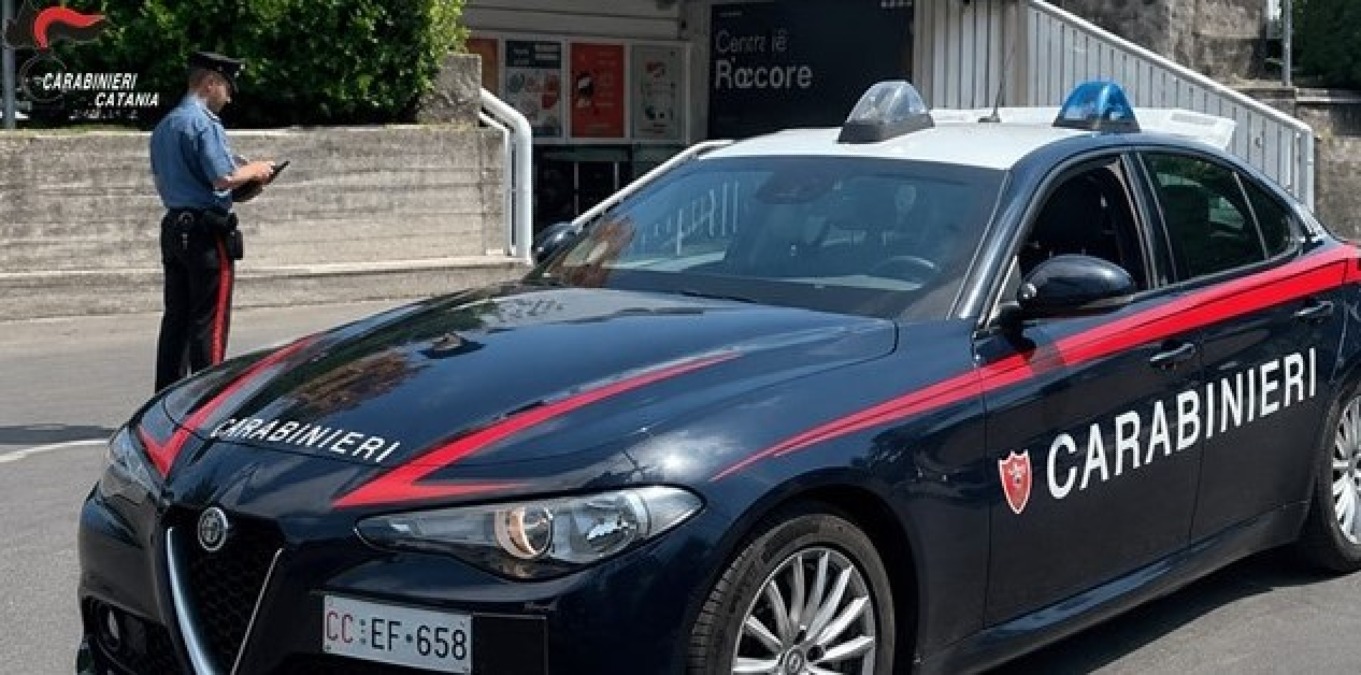 Aci Catena, ruba un  iPhone al supermercato: Carabinieri lo ritrovano in casa di una 46enne - 