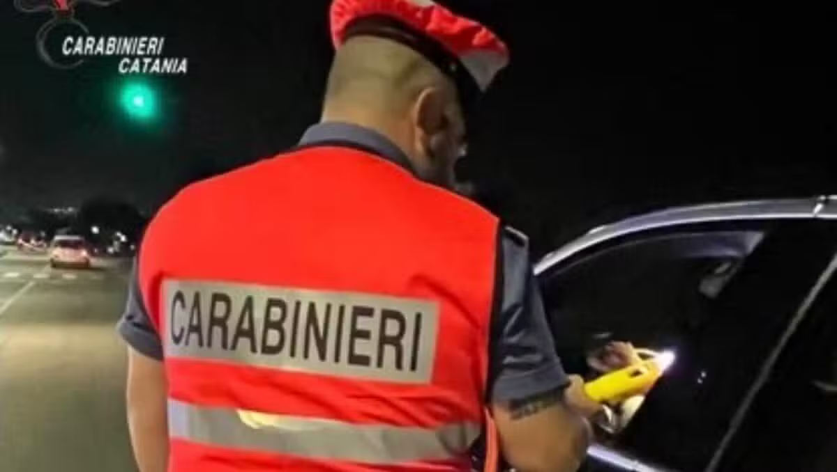 Randazzo, ubriaco alla guida provoca un incidente alle 6 del mattino: un ferito, patente ritirata e auto sequestrata - 