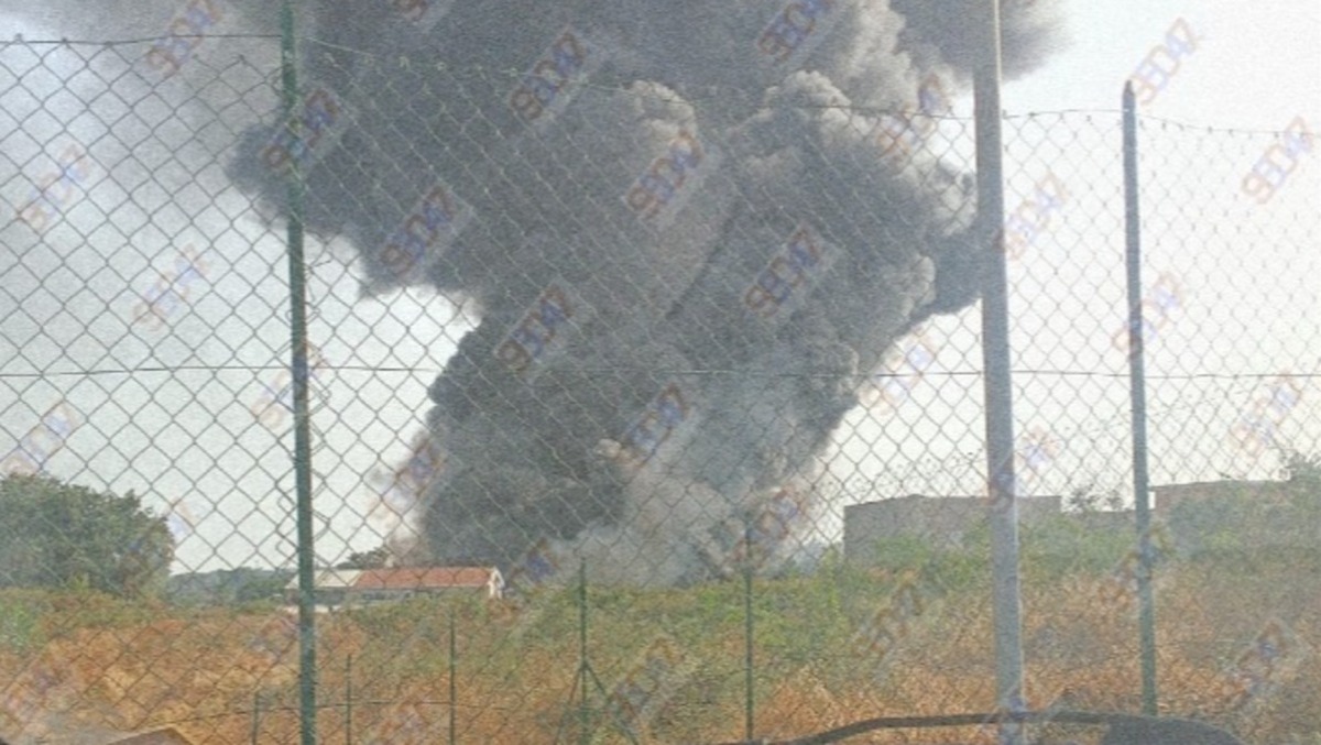 🔴🔴 ULTIM’ORA Aci Sant’Antonio, maxi incendio ed esplosione: enorme nube nera visibile a distanza - LE FOTO  - 
