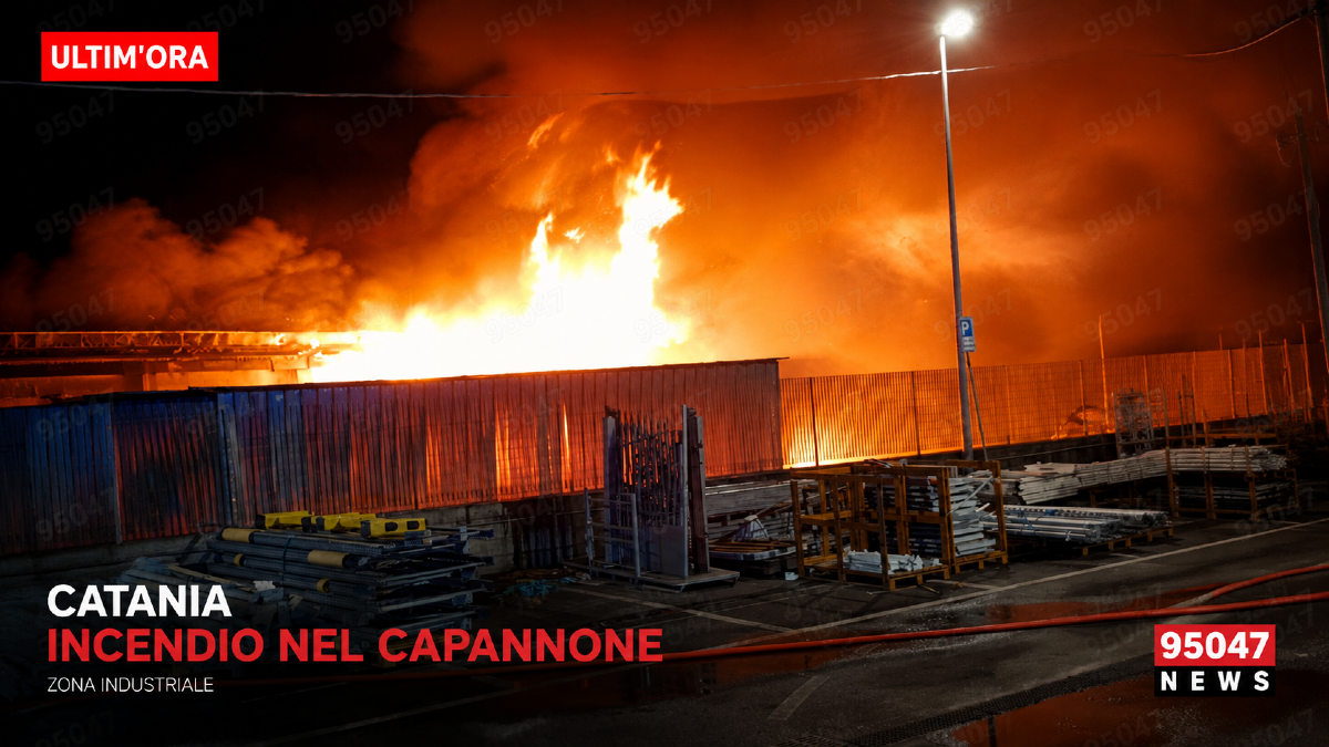 🔴 ULTIM’ORA – Catania, capannone avvolto dalle fiamme: maxi intervento dei Vigili del Fuoco. - 