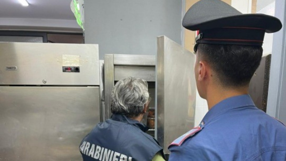 Piedimonte Etneo, controlli in una macelleria: 15mila euro di sanzioni e sequestro di prodotti senza tracciabilità - 