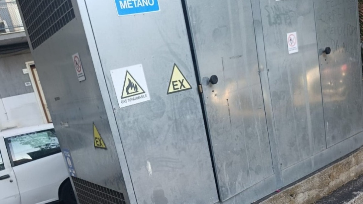 Paternò, vandali nella piazzetta tra via Fallica e via Eolie: forzata la cabina del metano - 