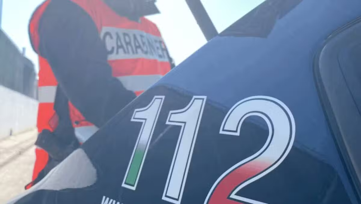 MISTERBIANCO E CATANIA, CONTROLLI DEI CARABINIERI: DROGA, UNA PISTOLA MODIFICATA E QUATTRO DENUNCE - 