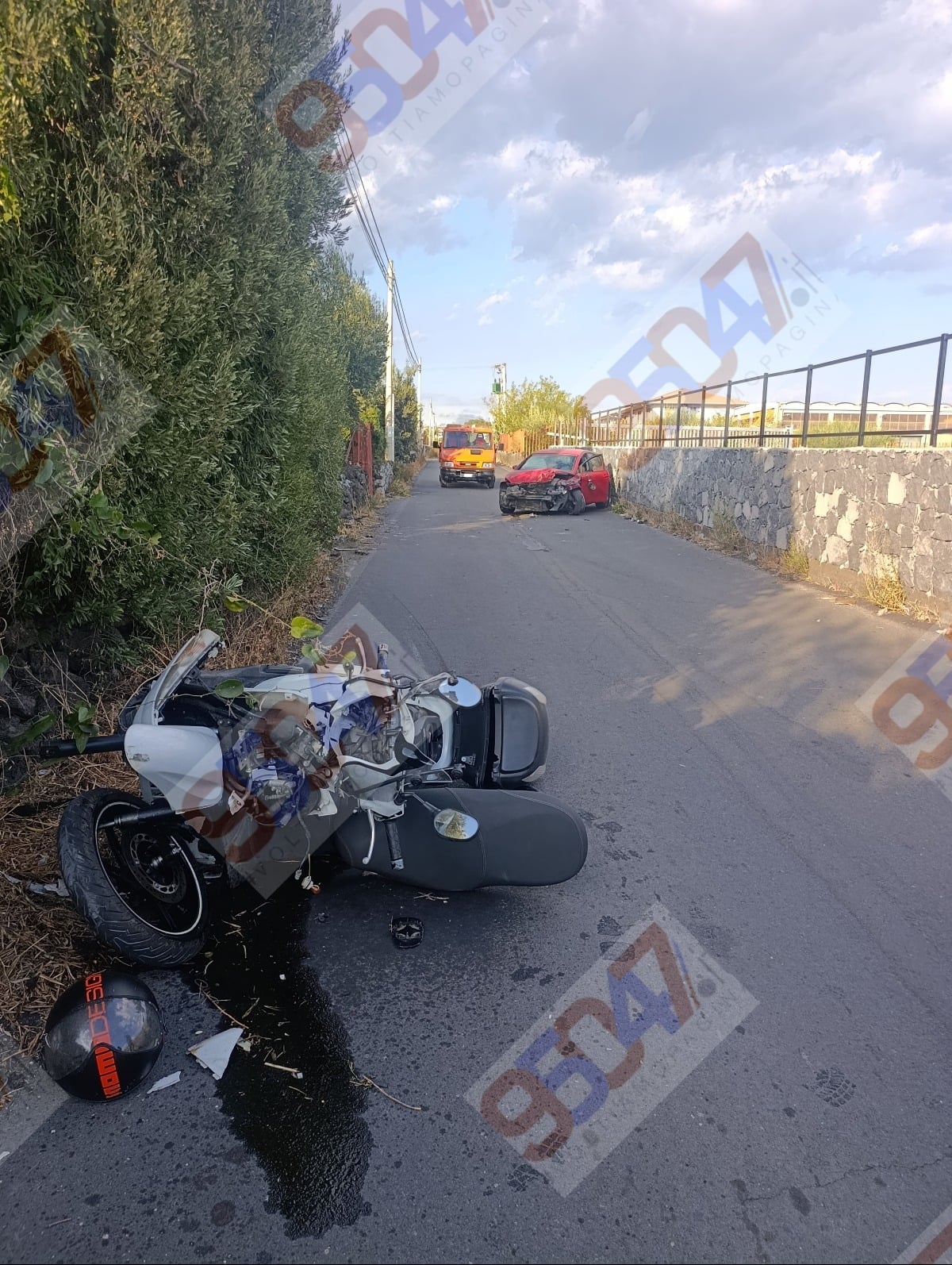 ULTIM’ORA – BELPASSO, VIOLENTO SCONTRO TRA AUTO E MOTO DUE FERITI  - 