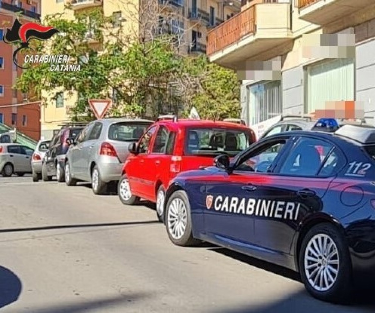 CATANIA, L’ALLARME DEL BRACCIALETTO NON SCATTA: LEI LASCIA IL DISPOSITIVO A CASA PER RIVEDERE L’EX, DENUNCIATI ENTRAMBI - 
