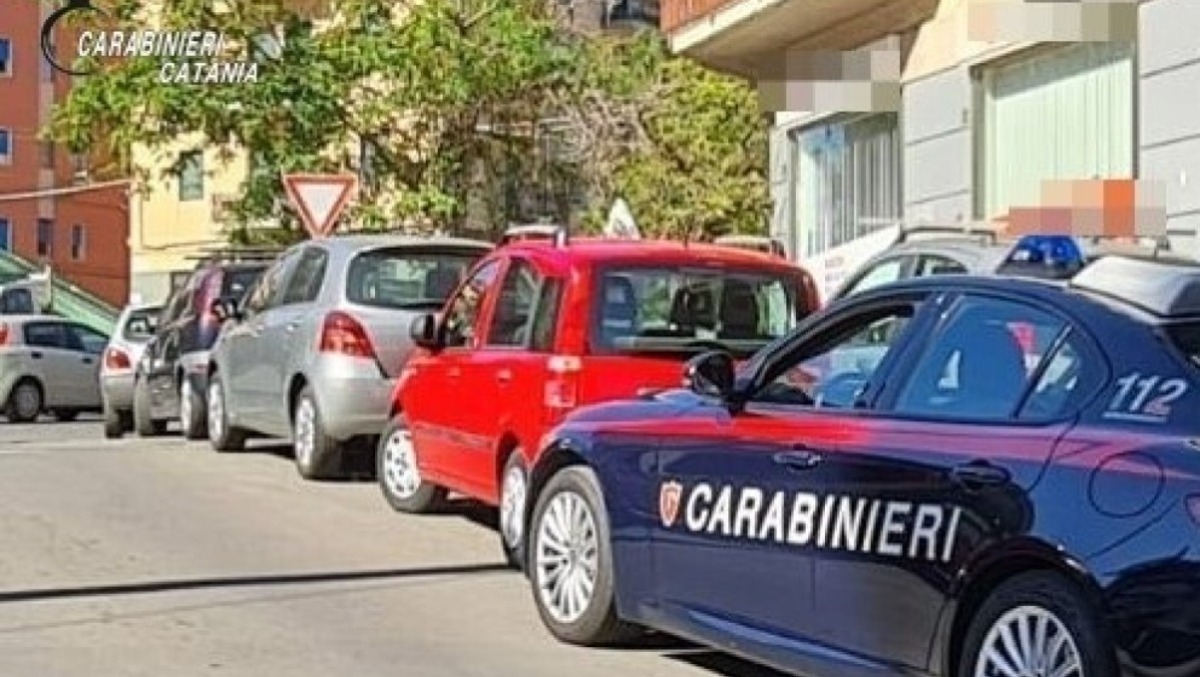 CATANIA, L’ALLARME DEL BRACCIALETTO NON SCATTA: LEI LASCIA IL DISPOSITIVO A CASA PER RIVEDERE L’EX, DENUNCIATI ENTRAMBI - 