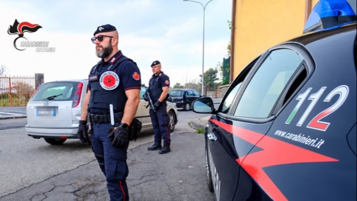 BIANCAVILLA, BECCATO DUE VOLTE IN DUE ANNI ALLA GUIDA SENZA PATENTE: DENUNCIATO 32ENNE - 