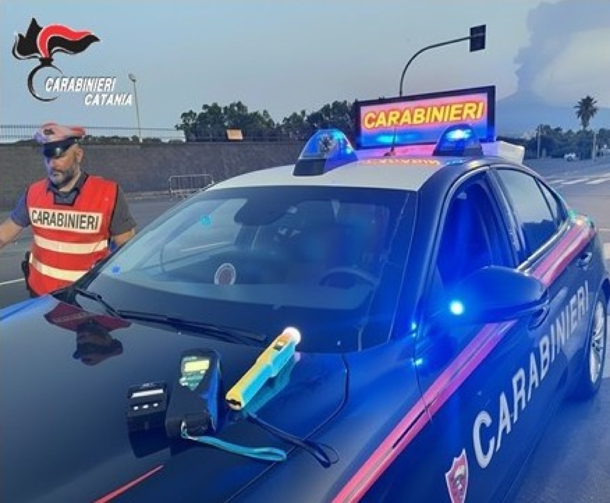 SANT’AGATA LI BATTIATI, INCIDENTE NELLE PRIME ORE DEL MATTINO: CONDUCENTE UBRIACO, DENUNCIATO DAI CARABINIERI - 