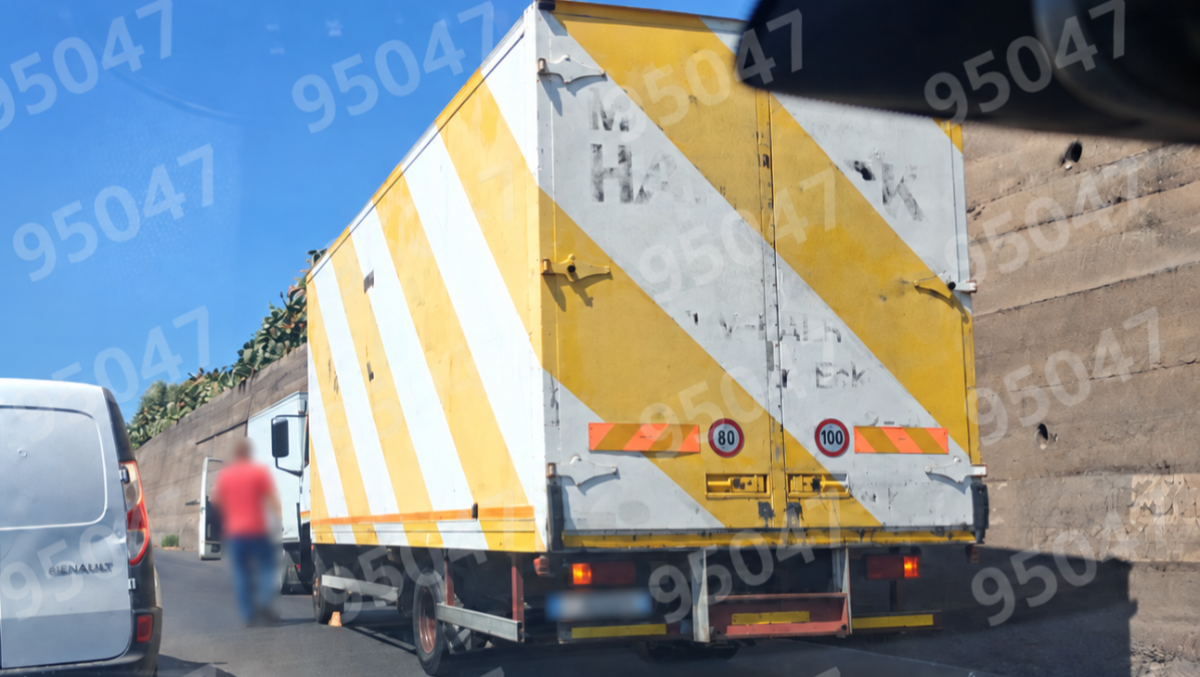 🔴SS121, camion in avaria allo svincolo Misterbianco-Motta: lunghe code verso Paternò - 