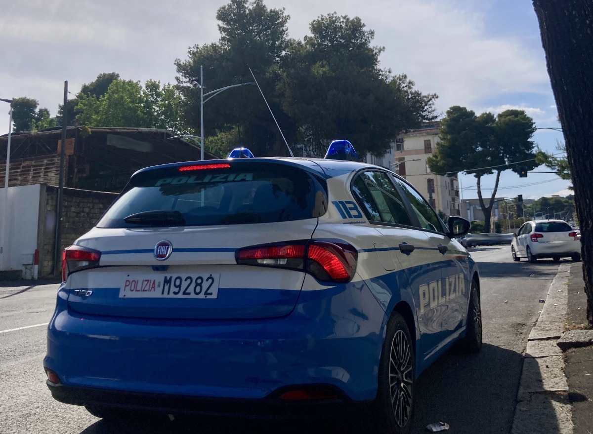 Catania, guida un’auto rubata senza patente: sotto il sedile arnesi da scasso, denunciato 50enne - 