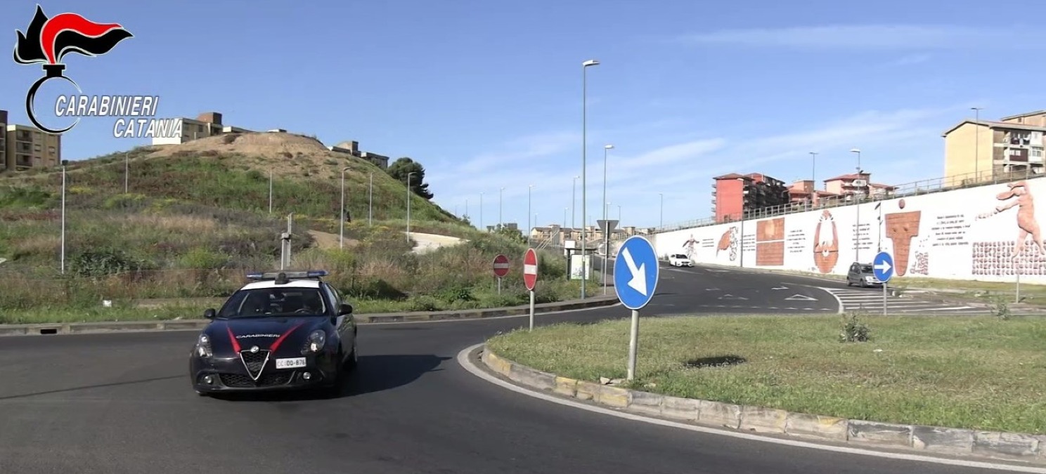 LIBRINO, SCAPPA IN SCOOTER DAI CARABINIERI E SI SCHIANTA CONTRO UN’AUTO - 