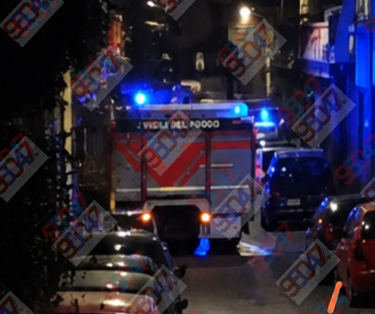 Paternò, paura all’alba in via Napoli: incendio in un’abitazione, intervengono i Vigili del Fuoco