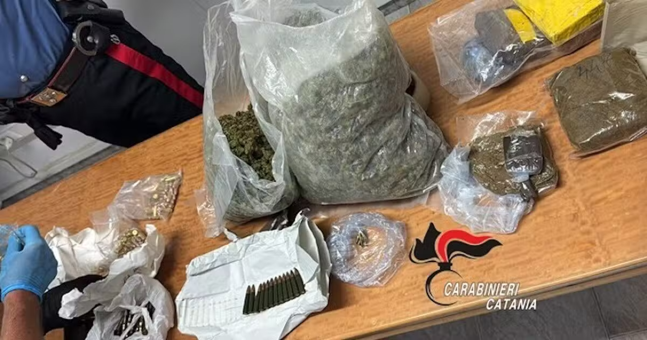 Palagonia, scoperto deposito con oltre 4 chili di droga e 229 munizioni - 