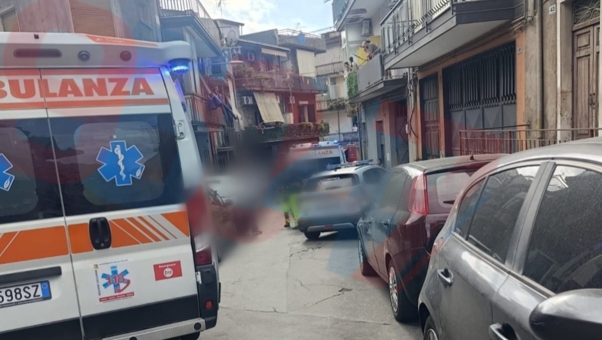 🔴🔴 ULTIM’ORA Paternò, incendio in un appartamento: intossicati dal fumo, soccorsi sul posto - 
