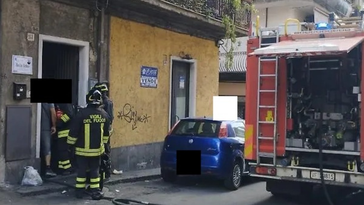 Paternò, donna  lascia l’olio sul gas: incendio in un appartamento di via Vesuvio - 