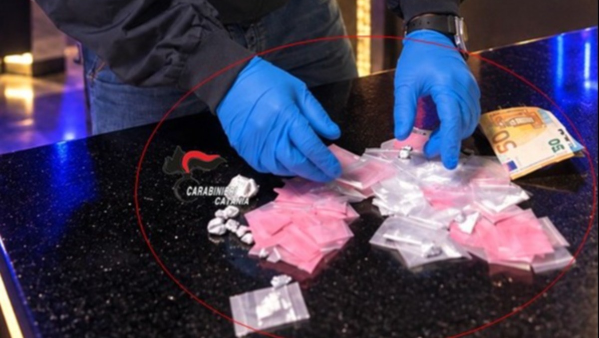 Catania, droga in discoteca: 26enne arrestato con cocaina rosa e ketamina - 