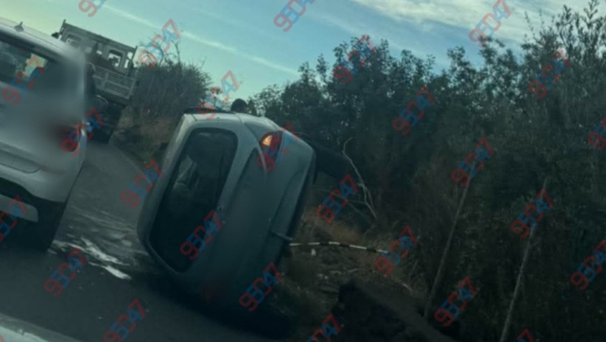 🔴 BELPASSO, AUTO SI RIBALTA SULLA SP 56/I: PAURA SULLA BELPASSO-CAMPOROTONDO - 