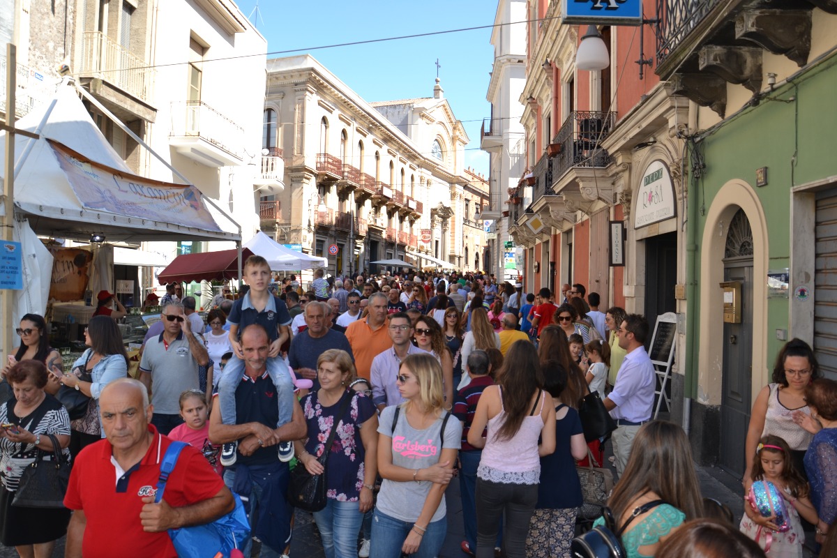 BRONTE, OGGI AL VIA LA 35ª SAGRA DEL PISTACCHIO: TAGLIO DEL NASTRO ALLE 18 - 