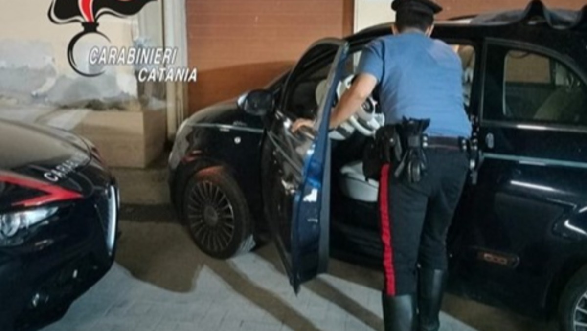 Ramacca, oltre 500 dosi di hashish e 9 microtelefoni: arrestati padre e figlio - 