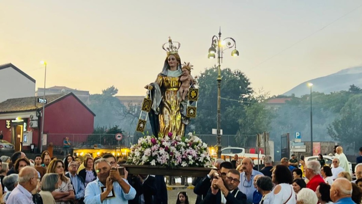 Ragalna si stringe attorno alla Celeste Patrona: una festa che supera le ferite del terremoto - 